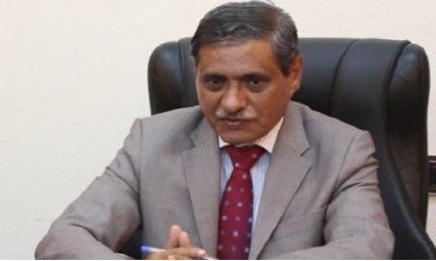 محافظ حضرموت يجري اتصالاً هاتفياً بالفنان التشكيلي الحضرمي المقيم في هولندا الأستاذ علي غداف ويثنى على دوره الرائد في مجال الفن التشكيلي