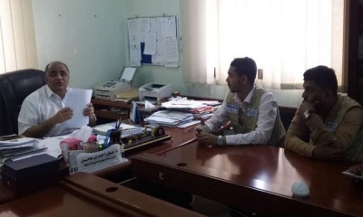 مدير عام مديرية المكلا يطلع على الترتيبات النهائية لانطلاق مشروع النقد مقابل العمل