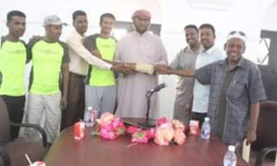 مدير عام تريم يلتقي الهيئة الإدارية والفائزون ببطولة المحبة والسلام بنادي البرق بتريم