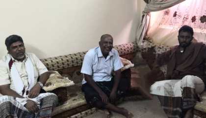 الشيخ بن حبريش يطمئن على صحة الصحفي صلاح بوعابس
