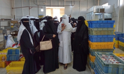 طالبات المعهد المهني الصناعي جول مسحه في زياره لمصنع الغويزي 