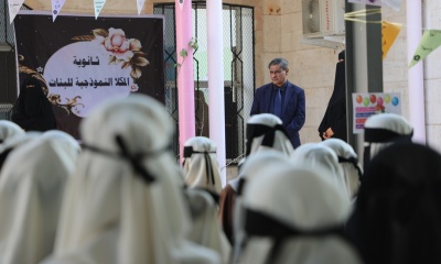 محافظ حضرموت يحضر الطابور الصباحي لثانوية المكلا النموذجية للبنات 