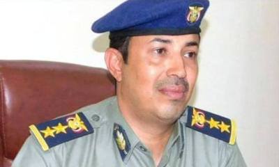 مدير عام مصلحة الهجرة والجوازات بالوادي ووالصحراء يتسلم شهادة تقدير مقدمة من رئيس هيئة الاركان العامة للجيش اليمني