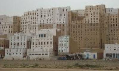 وفاة ثلاثة اشخاص واصابة ثلاثة اخرين في حادث مروري بشبام