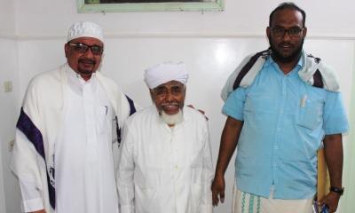 الوكيل المساعد التميمي يزور رئيس مجلس الافتاء بتريم الحبيب العلامة علي المشهور بن حفيظ 