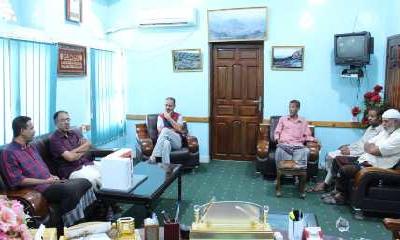 ثانوية شحير للبنين تهدي وكيل الوزارة – مدير تربية حضرموت مجسماً لصرحها التربوي والتعليمي لجهوده في تحسين البيئة المدرسية وتطويرها