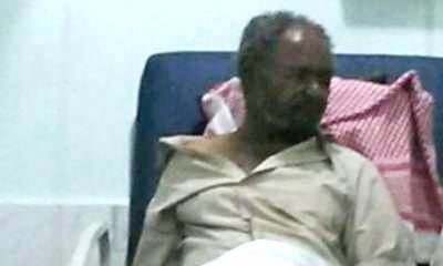 وكيل أول حضرموت يطمئن على صحة الشاعر الشعبي باجعالة