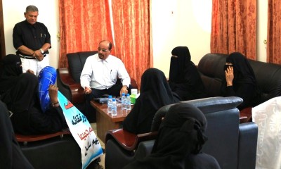 الوكيل المساعد عبدالهادي التميمي يلتقي بالنساء المشاركات في الوقفة السلمية اليوم بمدينة سيئون