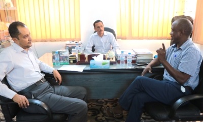 الدكتور العمودي مدير عام الصحة بالوادي يلتقي بممثلي منظمة العون الانساني والتنمية ( هاد )