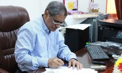 محافظ حضرموت يوقّع العقد الأول لإعادة تأهيل الطرق الداخلية بمدينة المكلا بتمويل من السلطة المحلية بالمحافظة
