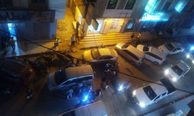عاجل : دوريات المرور بمدينة المكلا تشن حملة على السيارات المتوقفة بالطريق العام وتفرغ الهواء من إطار السيارات 