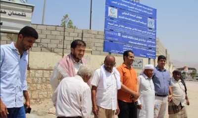 المهندس العمودي يدشن مشروع صيانة طريق المدخل الغربي للمكلا من الجسر الصيني الي جسر امبيخة
