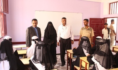 وكيل الوزارة – مدير تربية حضرموت يتفقّد سير الدراسة وتوزيع الحقيبة المدرسية بعدد من مدارس مديرية بروم ميفع