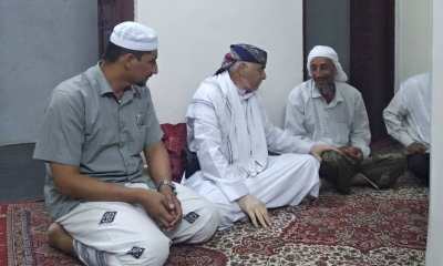 قائد المنطقة العسكرية الاولى يؤدي واجب العزاء في الفقيد النقيب عبدالواسع احمد العيدروس