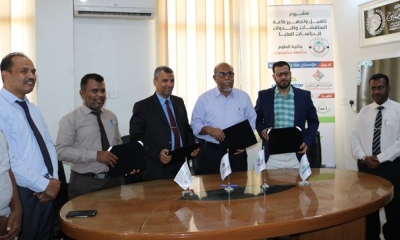 توقيع اتفاقية بين جامعة حضرموت ومؤسستي العون وصلة للتنمية لتمويل مشروع تأهيل وتجهيز قاعة المناقشات والندوات بمجمع الغليلة بالمكلا
