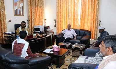 وكيل أول حضرموت يناقش مع قيادة نادي نهضة الريدة بمديرية غيل بن يمين أوضاع النادي واحتياجاته
