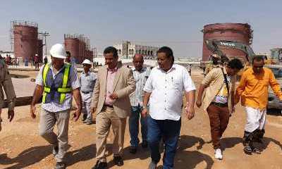 وزير الكهرباء يجري زيارة تفقدية للأطلاع على سير العمل في مشروع محطة كهرباء الشحر