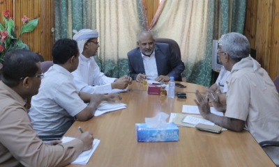 اجتماع بسيئون يناقش مشاريع تحسين وتطوير شبكة الطرق بالمدينة