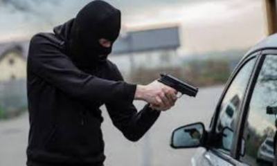 سيارة تتبع شركة العمقي للصرافة بحضرموت تتعرض لسطو مسلح بمديرية تريم واصابة سائقها
