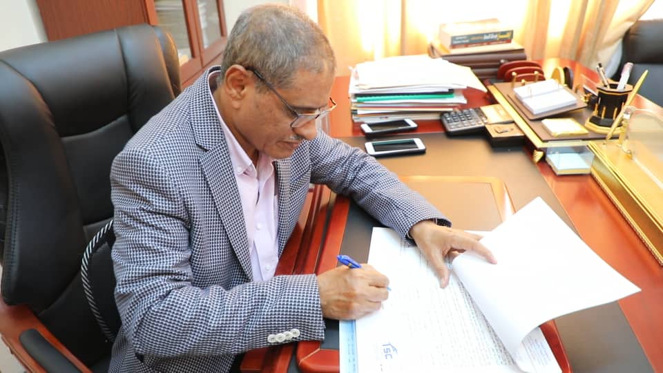 محافظ حضرموت يصدر قرار بتكليف مدير لشركة النفط اليمنية فرع وادي حضرموت