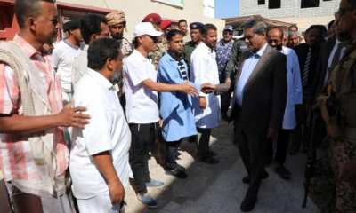 المحافظ البحسني يضع حجر الأساس لمشاريع في البنية التحتية ويتفقد سير العمل في مشاريع رياضية وصحية وتعليمية بمديرية الديس الشرقية