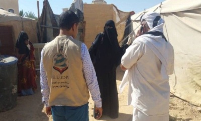 مدير وحدة النازحين بحضرموت يتفقد مخيم البيوت الخشبية للنازحين في سيئون