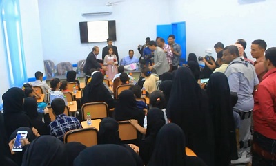 الفنانة ماريا قحطان تزور المركز الوطني لعلاج الأورام حضرموت الوادي والصحراء وتقدم هدايا للأطفال ..