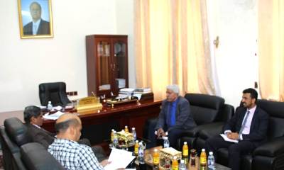 وزير الصحة ومحافظ حضرموت يناقشان آليات تحسين وتطوير الأوضاع الصحية بالمحافظة