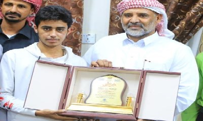 الوكيل الكثيري يكرم المخترع سالم ابوبكر باوزير بعد مشاركته المتميزة في معرض الكويت الدولي للإختراع