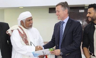 قيادات من مؤتمر حضرموت الجامع تُسلّم وفد أممي وثيقة الإجماع الحضرمي
