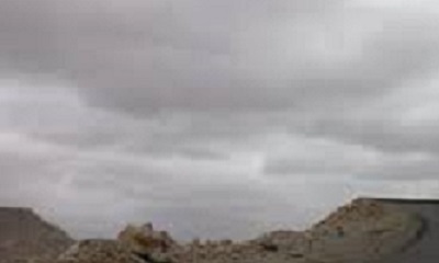 تنبيه لسائقي المركبات بتوخي الحذر في مرتفعات الطريق المؤدي لمدينة المكلا