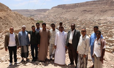 الوكيل المساعد لشئون الوادي والصحراء يدشن العمل في مشروع بئرحصاة المقاتيل بتريم.