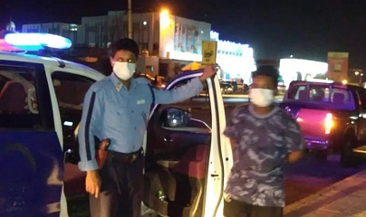 أمن ساحل حضرموت يدشن حملة توعوية بمخاطر كورونا في شوارع المكلا ويوزع كمامات للمواطنين