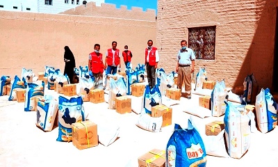 جمعية الهلال الاحمر اليمني تختتم توزيع السلات الغذائية للأسر الاكثر حاجة والنازحين بسيئون