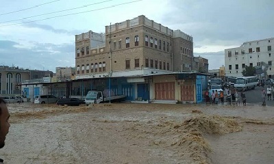 الأشغال والنقل والمياة بالشحر يدشنوا حملة إزالة أضرار الأمطار والمنخفض الجوي