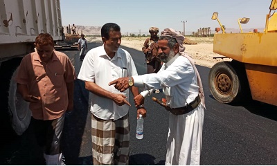 مدير عام القطن يتفقد سير العمل في سفلتت الخط الداخلي وجولة العنين والمستشفى العسكري بالقطن