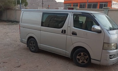 نقطة أمن مديرية السوم تضبط باص مسروق قادما من محافظة المهرة