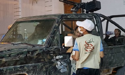 مبادرة أنت وطن تنفذ نزول ميداني بتوزيع المياة للنقاط والدوريات الأمنية بسيئون