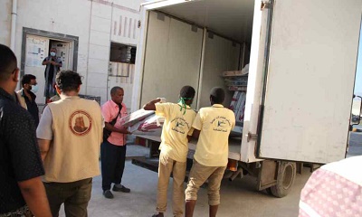لجنة جمع التبرعات لمكافحة كورونا تقدم مساعدات إسعافيه للمناطق المحظورة والمستشفيات بمدينة المكلا
