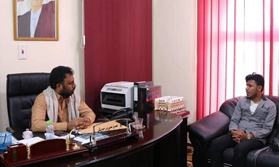 الشيخ بن حبريش يطلع على ابتكار المخترع باحميش لمراقبة المحجورين