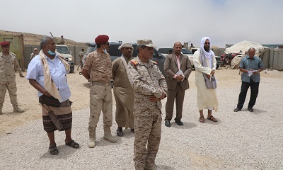 محافظ حضرموت يتفقد لواء شبام بمديرية دوعن ويشيد بشجاعة وانضباط أفراده ويطلع على الاجراءات الاحتزازية من وباء "كورونا"