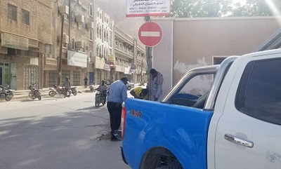 شرطة السير بوادي حضرموت تعيد تركيب لوائح الإشارات المرورية في مدينة سيئون