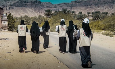 مبادرة أنت وطن تنفذ حملة توعوية بحي شحوح بسيئون لربات البيوت وتوزع لهم حقائب مواد نظافة
