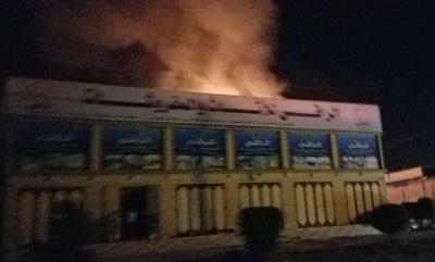 الدفاع المدني يخمد حريق نشب في احد محلات المفروشات في مدينة سيئون