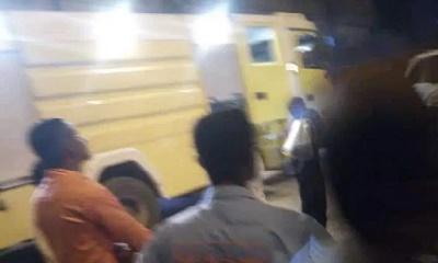 الدفاع المدني يخمد حريق نشب في أحد بقالات منطقة باعبود بالمكلا