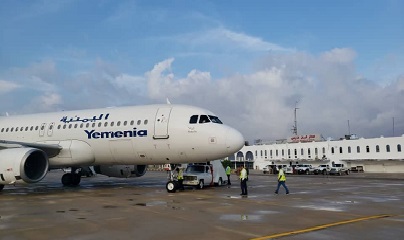 انباء عن طائرة مدنية اماراتية تقل طلاب يمنيين عالقين وصلت مطار الريان الدولي بحضرموت