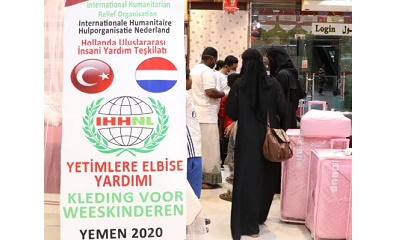 هيئة الاغاثة الهولندية تهدي اطفال في المكلا وميفع كسوة العيد