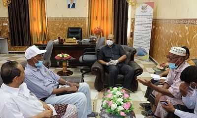 لجنة مكافحة كورونا بانتقالي حضرموت تناقش مع وزارة الصحة بالساحل آليات توزيع الإغاثة الإماراتية الطبية