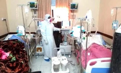 الطاقم الطبي في وحدة العناية المركزة لكوفيد – 19 بهيئة مستشفى سيئون العام ينجح في استخدام جهاز تنفس صناعي لأكثر من مصاب"