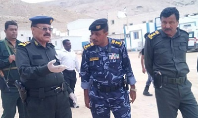 المدير العام للأمن والشرطة بساحل حضرموت يطّلع على احتياجات الإدارات بمعسكر النجدة 